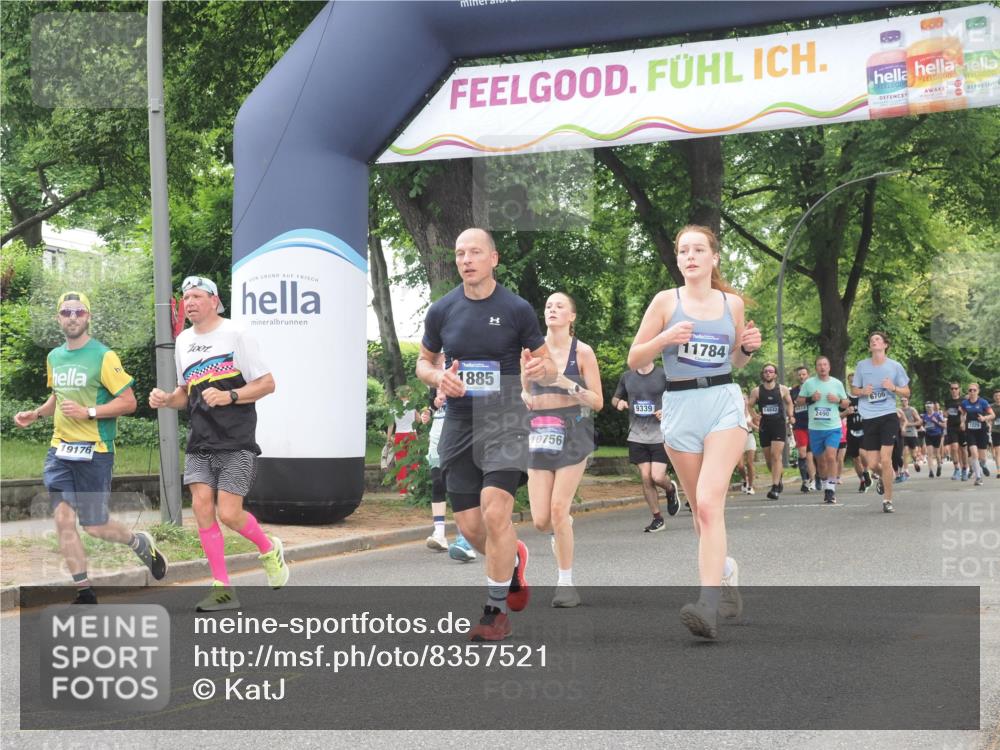 29.06.2025 - hella hamburg halbmarathon KatJ http://msf.ph/oto/8357521 29.06.2025 10:52:07 Zwischen KM18-KM19 1885, 4613, 7271, 7474 meine-sportfotos.de
