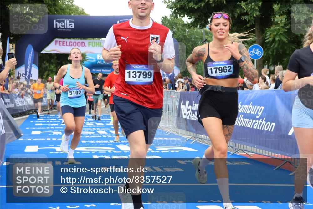 29.06.2025 - hella hamburg halbmarathon Strokosch-Dieckow http://msf.ph/oto/8357527 29.06.2025 10:51:53 Ziel 2396, 2818, 2823, 2880, 4033, 4297, 5102, 5336, 6390, 7130, 7409, 7724, 8413, 8710, 8856, 8977, 9793, 9959, 10057, 12224, 13799, 15356, 15427, 15690, 16907, 17815, 17962, 17978, 18869, 19137 meine-sportfotos.de
