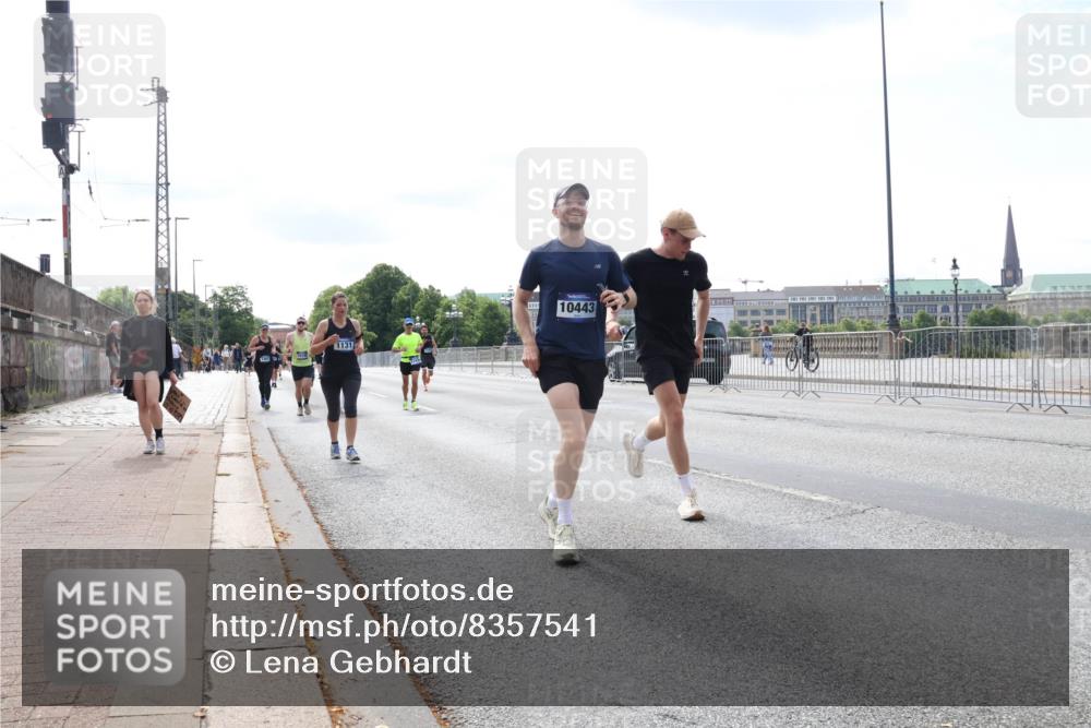 29.06.2025 - hella hamburg halbmarathon Lena Gebhardt http://msf.ph/oto/8357541 29.06.2025 10:13:57 Lombardsbrücke 1131, 10443, 1131, 1194, 1480, 1890, 2055, 2359, 2721, 2904, 2987, 4001, 4032, 4795, 4950, 4962, 5232, 5546, 5631, 5719, 6026, 6287, 6710, 6717, 6724, 7446, 7447, 7462, 7913, 8001, 8057, 8279, 8673, 9128, 9631, 9845, 9886, 10442, 10443, 10977, 11441, 11987, 12313, 12797, 12928, 12929, 12938, 13285, 13788, 13928, 15085, 15482, 15663, 15721, 15722, 15840, 16491, 17439, 17472, 17985, 18041, 18231, 18236, 18239 meine-sportfotos.de