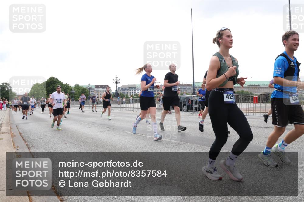 29.06.2025 - hella hamburg halbmarathon Lena Gebhardt http://msf.ph/oto/8357584 29.06.2025 10:39:05 Lombardsbrücke 13060, 1638, 123, 425, 2024, 432, 56, 1232, 1390, 1451, 1760, 1856, 1883, 2092, 2524, 2534, 2571, 2574, 2693, 2843, 2893, 2998, 3275, 3307, 3323, 3726, 3727, 3745, 3927, 4028, 4257, 4259, 4260, 4316, 4320, 4410, 4523, 4603, 4659, 4882, 4964, 5913, 6062, 6112, 6342, 6343, 6611, 6695, 6696, 6875, 7263, 7341, 7501, 7506, 7524, 7589, 7815, 7849, 8203, 8243, 8367, 8457, 8783, 9393, 9420, 9446, 9708, 9974, 9977, 10001, 10072, 10315, 10516, 10554, 13060 meine-sportfotos.de
