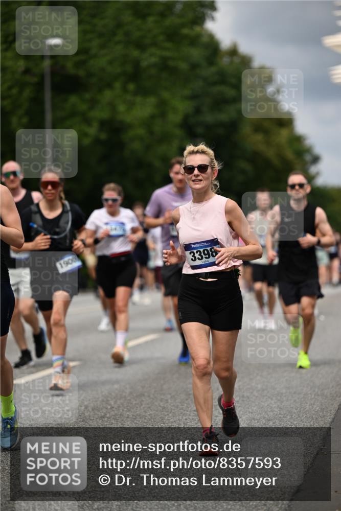 29.06.2025 - hella hamburg halbmarathon Dr. Thomas Lammeyer http://msf.ph/oto/8357593 29.06.2025 10:41:12 Kennedybrücke 56, 1022, 1118, 1253, 1488, 1490, 1597, 1948, 1952, 2072, 2552, 2811, 3165, 3230, 3398, 3428, 3714, 3873, 3895, 5560, 5786, 5789, 6359, 6804, 7202, 7235, 7707, 7773, 7823, 8257, 8258, 8315, 8936, 8937, 9918, 10024, 10112, 10123, 10862, 10931 meine-sportfotos.de