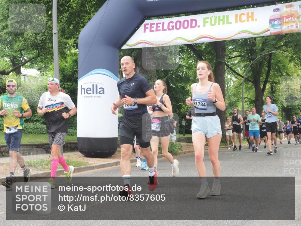 29.06.2025 - hella hamburg halbmarathon KatJ http://msf.ph/oto/8357605 29.06.2025 10:52:07 Zwischen KM18-KM19 1885, 4613, 7271, 7474 meine-sportfotos.de