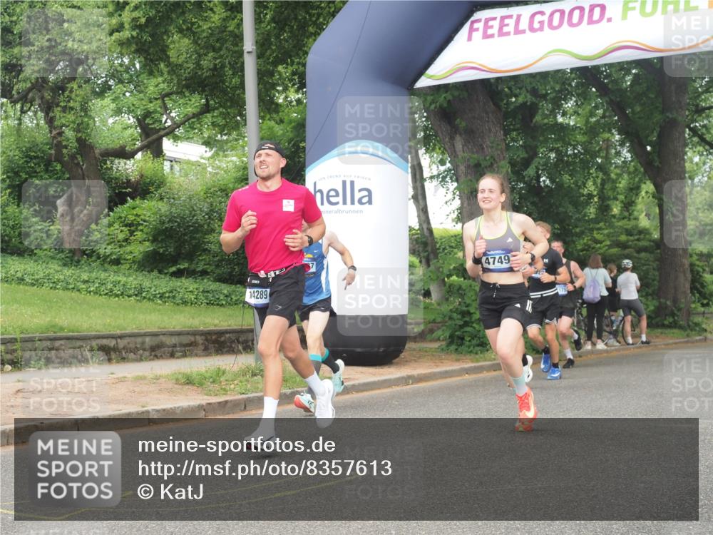 29.06.2025 - hella hamburg halbmarathon KatJ http://msf.ph/oto/8357613 29.06.2025 10:22:09 Zwischen KM18-KM19 4749 meine-sportfotos.de