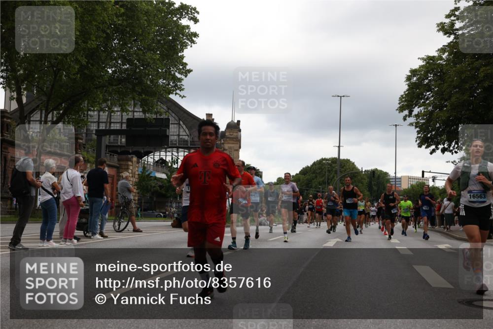 29.06.2025 - hella hamburg halbmarathon Yannick Fuchs http://msf.ph/oto/8357616 29.06.2025 10:53:05 20KM 1285, 1642, 1946, 1951, 2006, 2027, 2348, 2584, 2677, 2855, 2957, 2978, 3181, 3983, 4088, 4592, 5084, 5347, 5633, 6202, 6208, 6636, 6997, 7031, 7223, 7476, 8290, 8929, 9655, 10036, 10759, 10943, 11938, 12633, 13407, 13583, 14375, 14567, 14631, 14902, 14914, 14965, 15232, 15240, 15263, 15284, 15824, 16160, 16341, 16563, 16910, 17017, 17346, 17503, 17630, 18112, 18153, 18232, 18266, 18327, 18954, 19015, 19160 meine-sportfotos.de