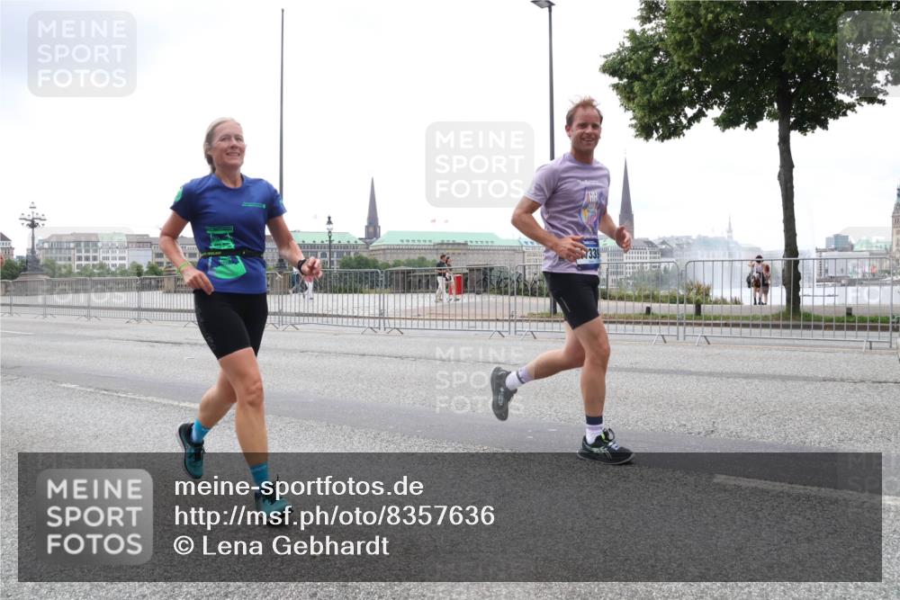 29.06.2025 - hella hamburg halbmarathon Lena Gebhardt http://msf.ph/oto/8357636 29.06.2025 10:48:08 Lombardsbrücke 339, 1045, 1157, 1174, 1175, 1246, 1392, 1618, 1639, 1645, 1701, 1926, 2037, 2163, 2195, 2197, 2418, 2475, 2491, 2545, 2627, 2650, 2704, 2756, 2790, 2909, 2958, 3049, 3320, 3468, 3504, 3679, 3933, 4327, 4588, 4856, 5585, 5781, 5886, 5952, 6143, 7240, 7393, 7394, 7427, 7532, 7916, 8077, 8310, 8521, 8774, 8948, 9356, 9696, 9697, 9775, 9921, 10145, 10658, 10777, 10794, 10991, 11548, 11742, 11781, 11802, 11909, 12431 meine-sportfotos.de