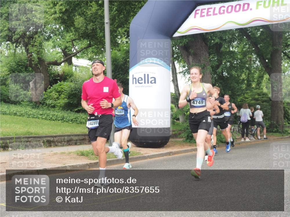 29.06.2025 - hella hamburg halbmarathon KatJ http://msf.ph/oto/8357655 29.06.2025 10:22:09 Zwischen KM18-KM19 4749 meine-sportfotos.de