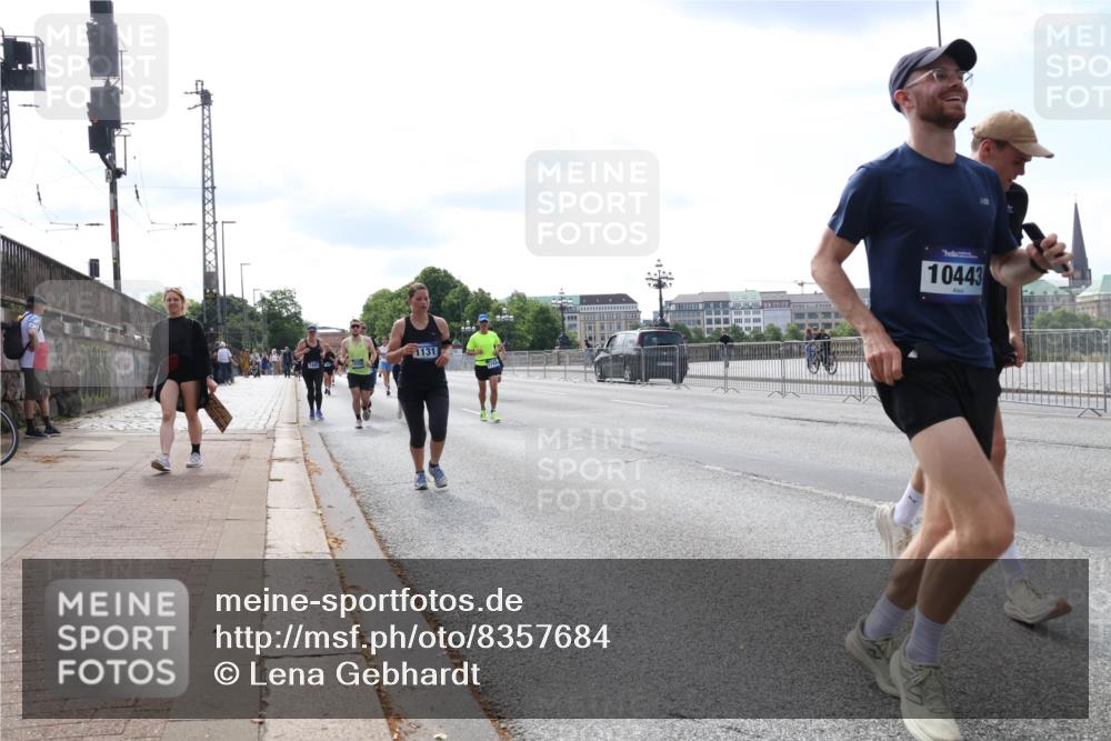29.06.2025 - hella hamburg halbmarathon Lena Gebhardt http://msf.ph/oto/8357684 29.06.2025 10:13:58 Lombardsbrücke 1131, 10443, 1131, 1194, 1480, 1890, 2055, 2359, 2721, 2904, 2987, 4001, 4032, 4795, 4950, 4962, 5232, 5631, 5719, 6026, 6287, 6710, 6717, 6724, 7442, 7446, 7447, 7462, 7913, 8001, 8057, 8279, 8673, 9128, 9631, 9845, 9886, 10442, 10443, 10977, 11441, 11987, 12313, 12797, 12928, 12929, 12938, 13285, 13788, 13928, 15085, 15482, 15663, 15721, 15722, 15840, 16491, 17439, 17472, 17985, 18041, 18231, 18236, 18239 meine-sportfotos.de