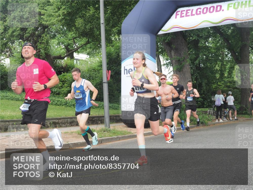 29.06.2025 - hella hamburg halbmarathon KatJ http://msf.ph/oto/8357704 29.06.2025 10:22:09 Zwischen KM18-KM19 4749 meine-sportfotos.de