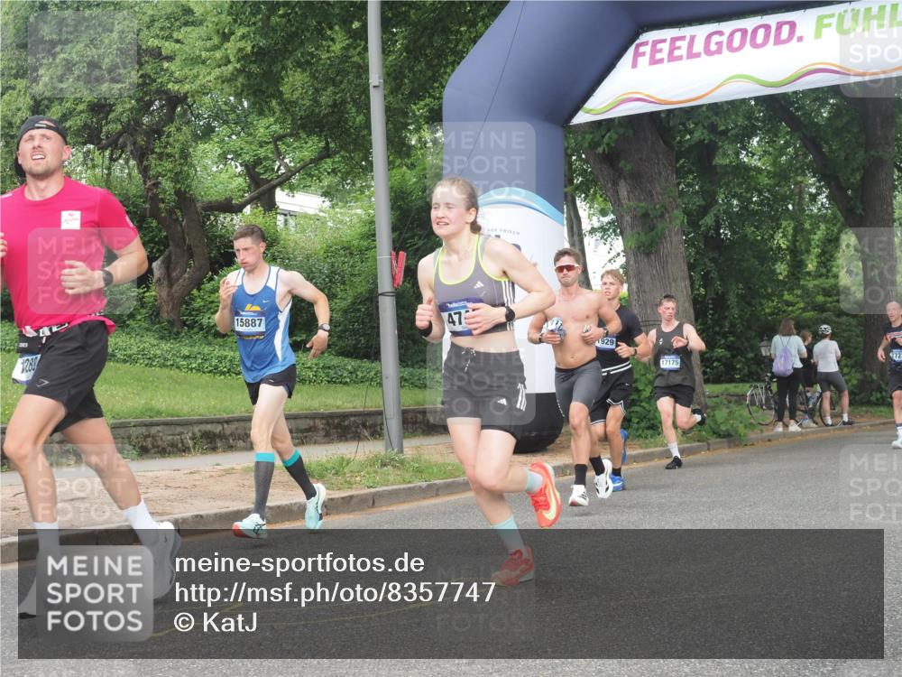 29.06.2025 - hella hamburg halbmarathon KatJ http://msf.ph/oto/8357747 29.06.2025 10:22:10 Zwischen KM18-KM19 4749 meine-sportfotos.de