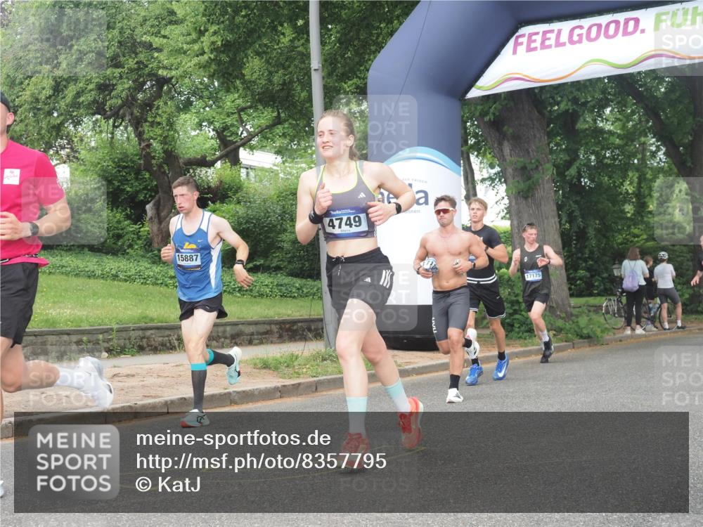 29.06.2025 - hella hamburg halbmarathon KatJ http://msf.ph/oto/8357795 29.06.2025 10:22:10 Zwischen KM18-KM19 4749 meine-sportfotos.de