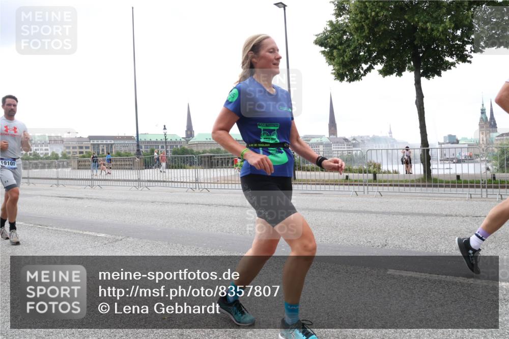 29.06.2025 - hella hamburg halbmarathon Lena Gebhardt http://msf.ph/oto/8357807 29.06.2025 10:48:08 Lombardsbrücke 19101, 1045, 1157, 1174, 1175, 1246, 1392, 1618, 1639, 1645, 1701, 1926, 2037, 2163, 2195, 2197, 2418, 2475, 2491, 2545, 2627, 2650, 2704, 2756, 2790, 2909, 2958, 3049, 3320, 3468, 3504, 3679, 3933, 4327, 4588, 4856, 5585, 5781, 5886, 5952, 6143, 7240, 7393, 7394, 7427, 7532, 7916, 8077, 8310, 8521, 8774, 8948, 9356, 9696, 9697, 9775, 9921, 10145, 10658, 10777, 10794, 10991, 11548, 11742, 11781, 11802, 11909, 12431 meine-sportfotos.de