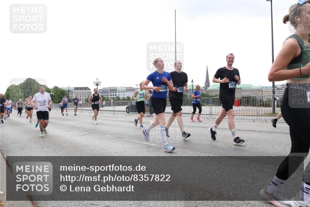 29.06.2025 - hella hamburg halbmarathon Lena Gebhardt http://msf.ph/oto/8357822 29.06.2025 10:39:05 Lombardsbrücke 13060, 9708, 6388, 1232, 2534, 56, 1232, 1390, 1451, 1760, 1856, 1883, 2092, 2524, 2534, 2571, 2574, 2693, 2843, 2893, 2998, 3275, 3307, 3323, 3726, 3727, 3745, 3927, 4028, 4257, 4259, 4260, 4316, 4320, 4410, 4523, 4603, 4659, 4882, 4964, 5913, 6062, 6112, 6342, 6343, 6611, 6695, 6696, 6875, 7263, 7341, 7501, 7506, 7524, 7589, 7815, 7849, 8203, 8243, 8367, 8457, 8783, 9393, 9420, 9446, 9708, 9974, 9977, 10001, 10072, 10315, 10516, 10554, 13060 meine-sportfotos.de