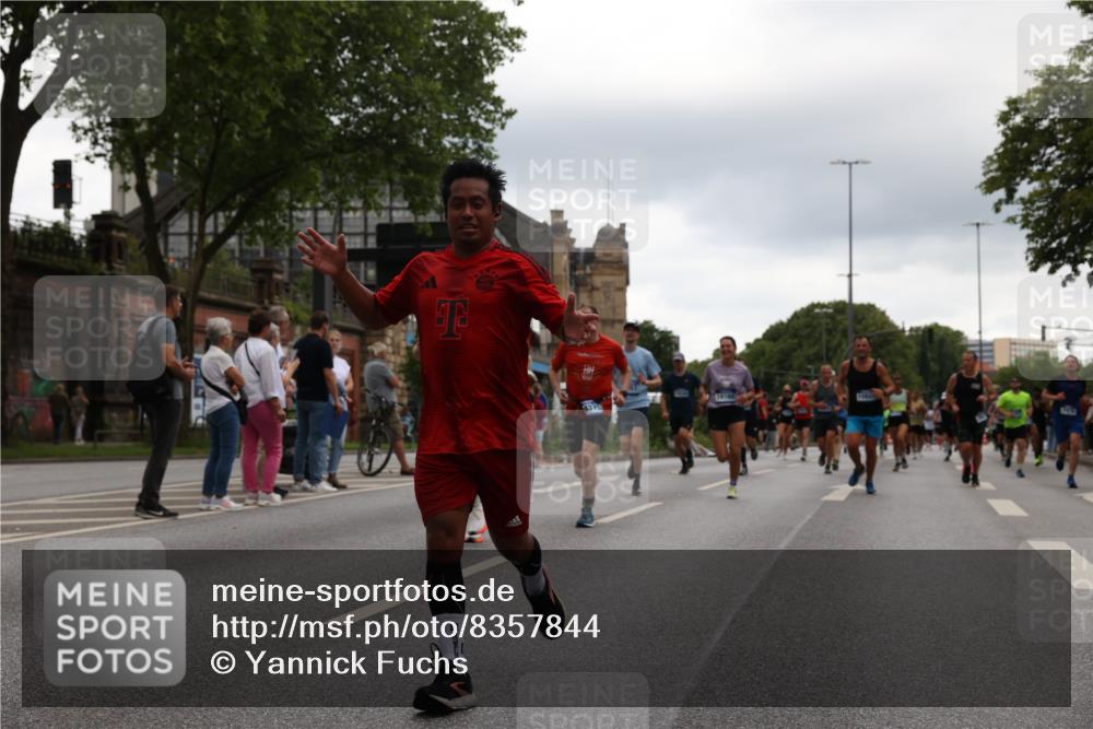 29.06.2025 - hella hamburg halbmarathon Yannick Fuchs http://msf.ph/oto/8357844 29.06.2025 10:53:06 20KM 1285, 1642, 1946, 1951, 2006, 2027, 2348, 2584, 2677, 2855, 2957, 2978, 3181, 3279, 3983, 4088, 4592, 5084, 5347, 5633, 5885, 6202, 6208, 6220, 6636, 6997, 7031, 7223, 7476, 8290, 8929, 9655, 10036, 10759, 10943, 11935, 11938, 12633, 13407, 13583, 14375, 14567, 14631, 14902, 14914, 14965, 15232, 15240, 15263, 15284, 15824, 16160, 16341, 16563, 16910, 17017, 17346, 17503, 17630, 18112, 18153, 18232, 18266, 18327, 18954, 19015, 19160 meine-sportfotos.de