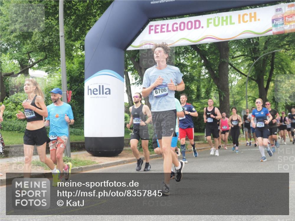29.06.2025 - hella hamburg halbmarathon KatJ http://msf.ph/oto/8357845 29.06.2025 10:52:11 Zwischen KM18-KM19 1186, 1229, 1885, 2490, 5073, 6706, 7474, 7907 meine-sportfotos.de
