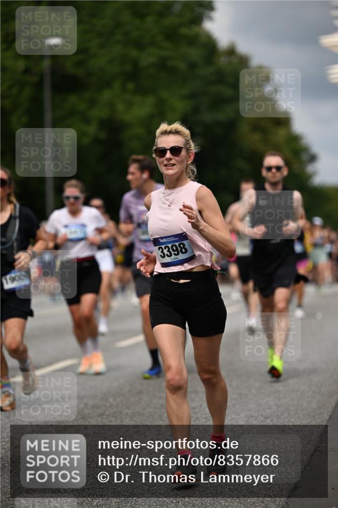 29.06.2025 - hella hamburg halbmarathon Dr. Thomas Lammeyer http://msf.ph/oto/8357866 29.06.2025 10:41:13 Kennedybrücke 56, 1022, 1118, 1253, 1488, 1490, 1597, 1948, 1952, 2072, 2552, 2811, 3165, 3230, 3398, 3428, 3714, 3873, 3895, 5224, 5560, 5786, 5789, 6359, 6804, 7202, 7235, 7707, 7773, 7823, 8257, 8258, 8315, 8936, 8937, 9918, 10024, 10112, 10123, 10862, 10931 meine-sportfotos.de