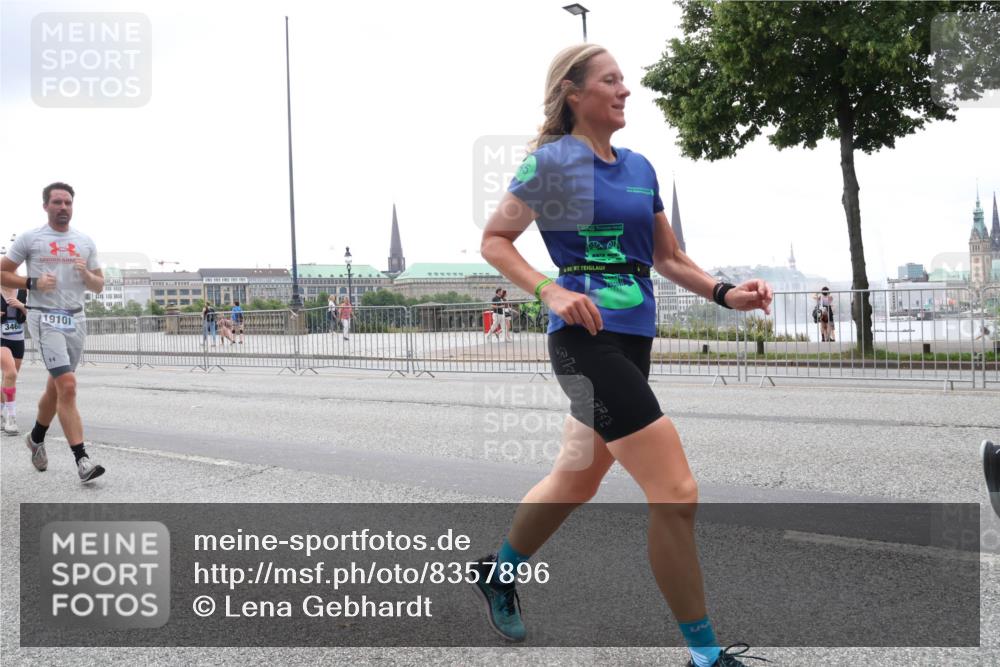 29.06.2025 - hella hamburg halbmarathon Lena Gebhardt http://msf.ph/oto/8357896 29.06.2025 10:48:08 Lombardsbrücke 19101, 1045, 1157, 1174, 1175, 1246, 1392, 1618, 1639, 1645, 1701, 1926, 2037, 2163, 2195, 2197, 2418, 2475, 2491, 2545, 2627, 2650, 2704, 2756, 2790, 2909, 2958, 3049, 3320, 3468, 3504, 3679, 3933, 4327, 4588, 4856, 5585, 5781, 5886, 5952, 6143, 7240, 7393, 7394, 7427, 7532, 7916, 8077, 8310, 8521, 8774, 8948, 9356, 9696, 9697, 9775, 9921, 10145, 10658, 10777, 10794, 10991, 11548, 11742, 11781, 11802, 11909, 12431 meine-sportfotos.de