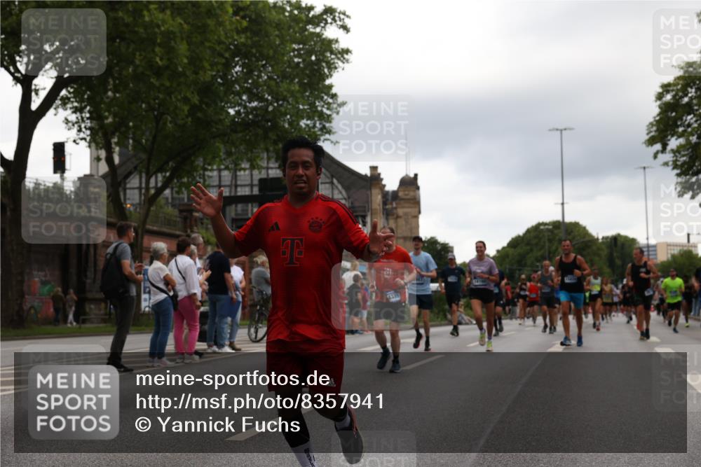 29.06.2025 - hella hamburg halbmarathon Yannick Fuchs http://msf.ph/oto/8357941 29.06.2025 10:53:06 20KM 1285, 1642, 1946, 1951, 2006, 2027, 2348, 2584, 2677, 2855, 2957, 2978, 3181, 3279, 3983, 4088, 4592, 5084, 5347, 5633, 5885, 6202, 6208, 6220, 6636, 6997, 7031, 7223, 7476, 8290, 8929, 9655, 10036, 10759, 10943, 11935, 11938, 12633, 13407, 13583, 14375, 14567, 14631, 14902, 14914, 14965, 15232, 15240, 15263, 15284, 15824, 16160, 16341, 16563, 16910, 17017, 17346, 17503, 17630, 18112, 18153, 18232, 18266, 18327, 18954, 19015, 19160 meine-sportfotos.de