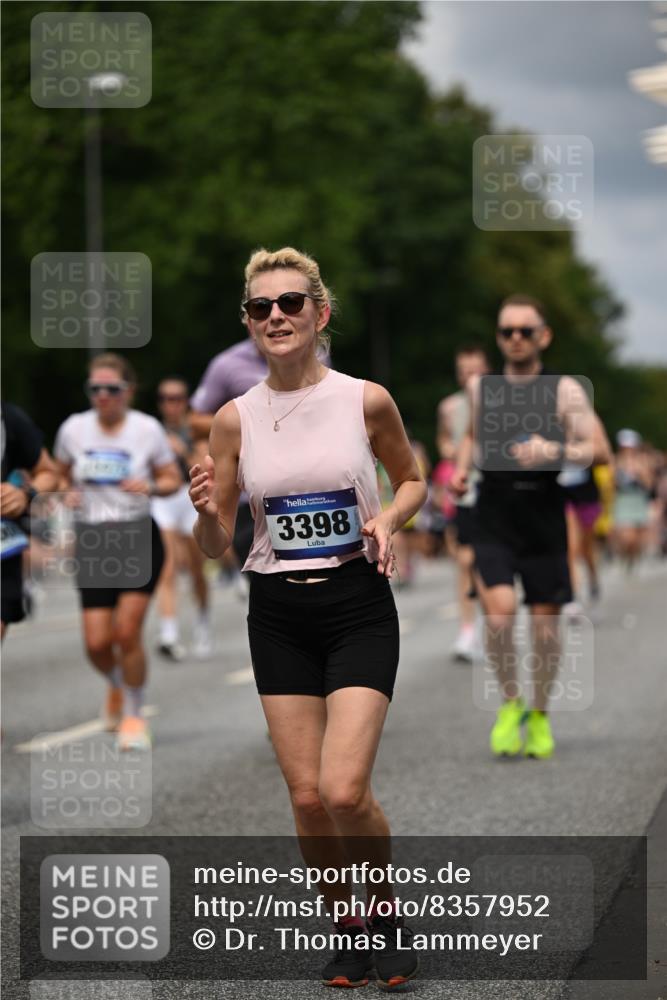 29.06.2025 - hella hamburg halbmarathon Dr. Thomas Lammeyer http://msf.ph/oto/8357952 29.06.2025 10:41:13 Kennedybrücke 56, 1022, 1118, 1253, 1488, 1490, 1597, 1948, 1952, 2072, 2552, 2811, 3165, 3230, 3398, 3428, 3714, 3873, 3895, 5224, 5560, 5786, 5789, 6359, 6804, 7202, 7235, 7707, 7773, 7823, 8257, 8258, 8315, 8936, 8937, 9918, 10024, 10112, 10123, 10862, 10931 meine-sportfotos.de