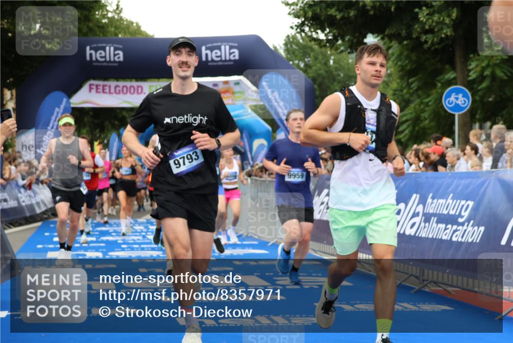 29.06.2025 - hella hamburg halbmarathon Strokosch-Dieckow http://msf.ph/oto/8357971 29.06.2025 10:51:49 Ziel 2396, 2818, 2823, 2880, 4297, 5102, 6286, 7224, 8710, 8819, 8856, 9793, 9959, 12224, 13799, 15427, 15690, 15727, 15831, 15899, 16907, 17682, 17815, 17962, 19053, 19137 meine-sportfotos.de