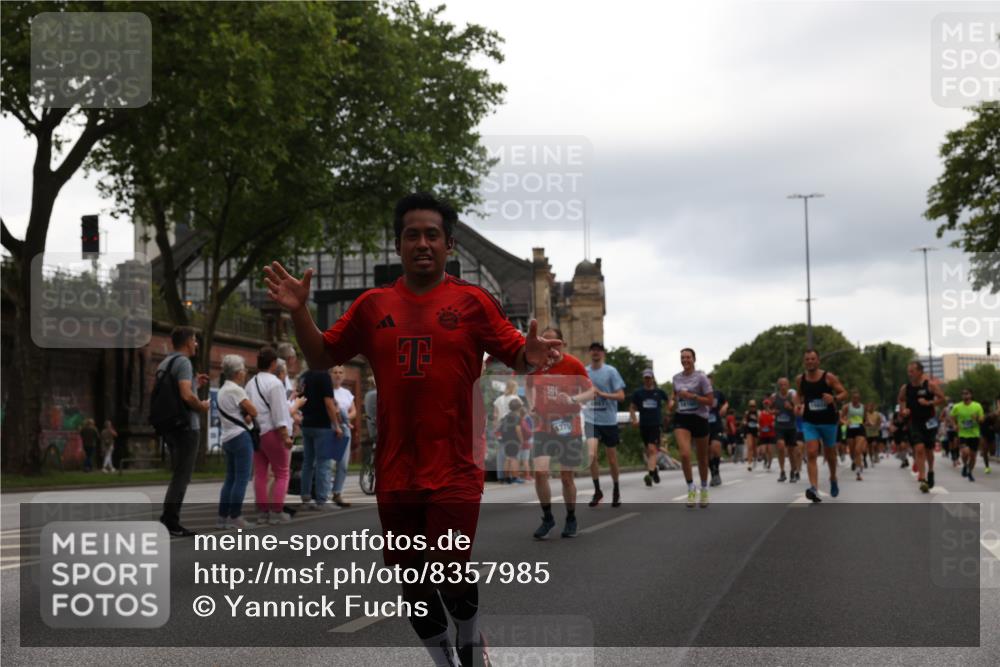 29.06.2025 - hella hamburg halbmarathon Yannick Fuchs http://msf.ph/oto/8357985 29.06.2025 10:53:06 20KM 1285, 1642, 1946, 1951, 2006, 2027, 2348, 2584, 2677, 2855, 2957, 2978, 3181, 3279, 3983, 4088, 4592, 5084, 5347, 5633, 5885, 6202, 6208, 6220, 6636, 6997, 7031, 7223, 7476, 8290, 8929, 9655, 10036, 10759, 10943, 11935, 11938, 12633, 13407, 13583, 14375, 14567, 14631, 14902, 14914, 14965, 15232, 15240, 15263, 15284, 15824, 16160, 16341, 16563, 16910, 17017, 17346, 17503, 17630, 18112, 18153, 18232, 18266, 18327, 18954, 19015, 19160 meine-sportfotos.de