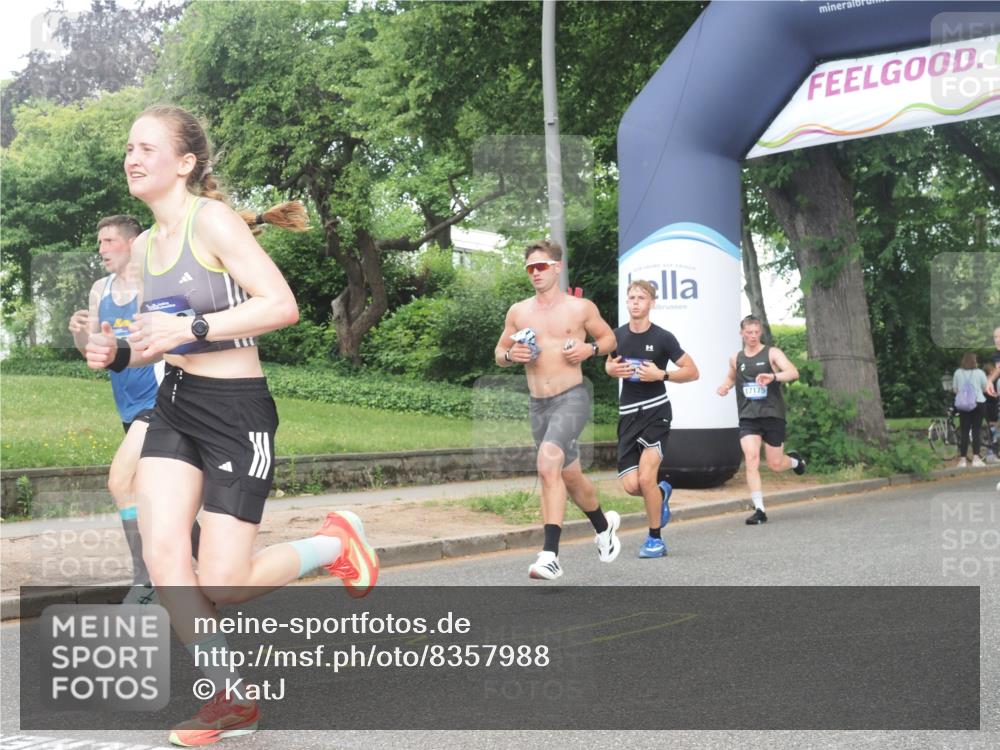 29.06.2025 - hella hamburg halbmarathon KatJ http://msf.ph/oto/8357988 29.06.2025 10:22:10 Zwischen KM18-KM19 4749 meine-sportfotos.de