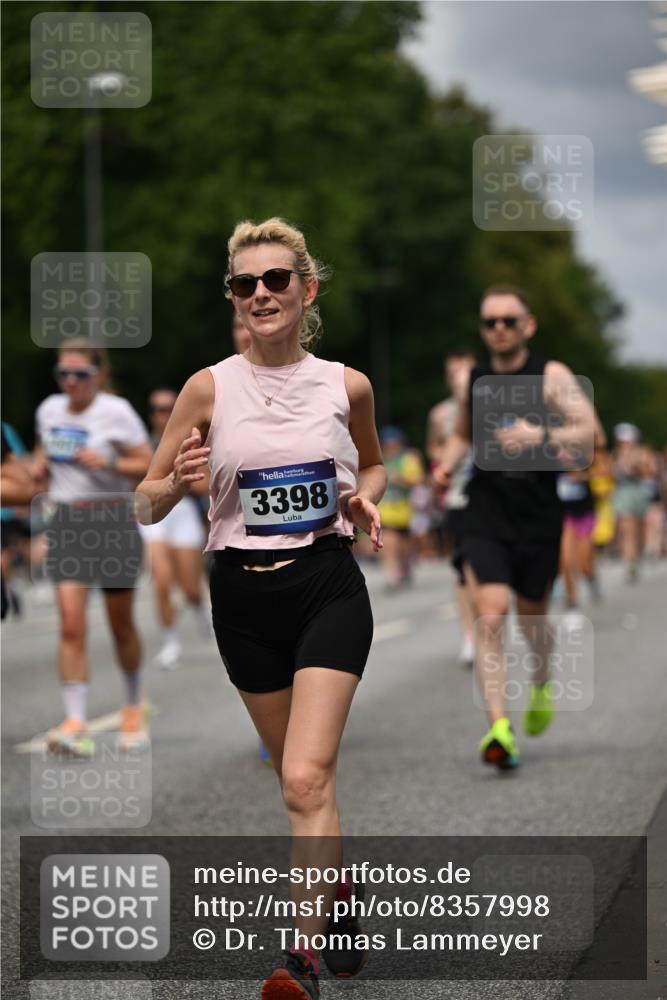 29.06.2025 - hella hamburg halbmarathon Dr. Thomas Lammeyer http://msf.ph/oto/8357998 29.06.2025 10:41:13 Kennedybrücke 56, 1022, 1118, 1253, 1488, 1490, 1597, 1948, 1952, 2072, 2552, 2811, 3165, 3230, 3398, 3428, 3714, 3873, 3895, 5224, 5560, 5786, 5789, 6359, 6804, 7202, 7235, 7707, 7773, 7823, 8257, 8258, 8315, 8936, 8937, 9918, 10024, 10112, 10123, 10862, 10931 meine-sportfotos.de