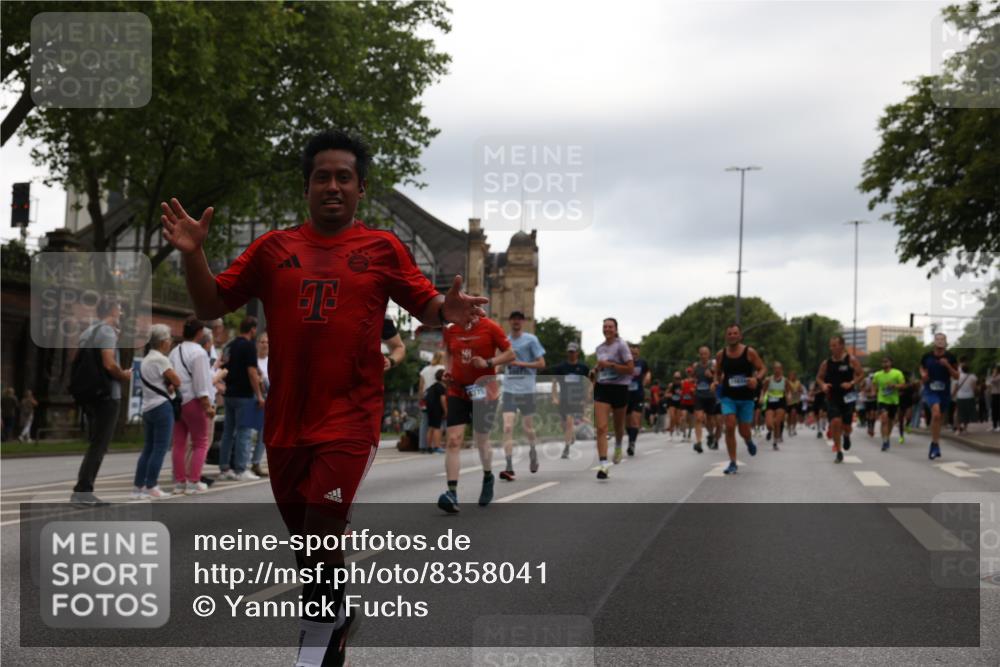 29.06.2025 - hella hamburg halbmarathon Yannick Fuchs http://msf.ph/oto/8358041 29.06.2025 10:53:06 20KM 1285, 1642, 1946, 1951, 2006, 2027, 2348, 2584, 2677, 2855, 2957, 2978, 3181, 3279, 3983, 4088, 4592, 5084, 5347, 5633, 5885, 6202, 6208, 6220, 6636, 6997, 7031, 7223, 7476, 8290, 8929, 9655, 10036, 10759, 10943, 11935, 11938, 12633, 13407, 13583, 14375, 14567, 14631, 14902, 14914, 14965, 15232, 15240, 15263, 15284, 15824, 16160, 16341, 16563, 16910, 17017, 17346, 17503, 17630, 18112, 18153, 18232, 18266, 18327, 18954, 19015, 19160 meine-sportfotos.de