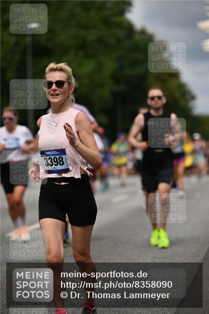 29.06.2025 - hella hamburg halbmarathon Dr. Thomas Lammeyer http://msf.ph/oto/8358090 29.06.2025 10:41:13 Kennedybrücke 56, 1022, 1118, 1253, 1488, 1490, 1597, 1948, 1952, 2072, 2552, 2811, 3165, 3230, 3398, 3428, 3714, 3873, 3895, 5224, 5560, 5786, 5789, 6359, 6804, 7202, 7235, 7707, 7773, 7823, 8257, 8258, 8315, 8936, 8937, 9918, 10024, 10112, 10123, 10862, 10931 meine-sportfotos.de