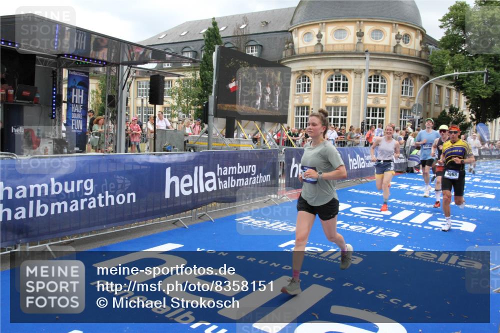 29.06.2025 - hella hamburg halbmarathon Michael Strokosch http://msf.ph/oto/8358151 29.06.2025 10:54:33 Ziel 2474, 3426, 3794, 4868, 5259, 7129, 8798, 11009, 11797, 11799, 12321, 12607, 15146, 16327, 19067 meine-sportfotos.de