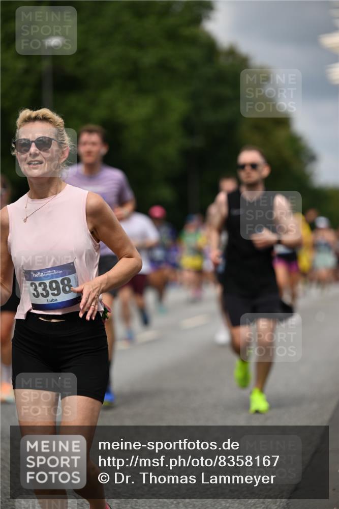 29.06.2025 - hella hamburg halbmarathon Dr. Thomas Lammeyer http://msf.ph/oto/8358167 29.06.2025 10:41:13 Kennedybrücke 56, 1022, 1118, 1253, 1488, 1490, 1597, 1948, 1952, 2072, 2552, 2811, 3165, 3230, 3398, 3428, 3714, 3873, 3895, 5224, 5560, 5786, 5789, 6359, 6804, 7202, 7235, 7707, 7773, 7823, 8257, 8258, 8315, 8936, 8937, 9918, 10024, 10112, 10123, 10862, 10931 meine-sportfotos.de