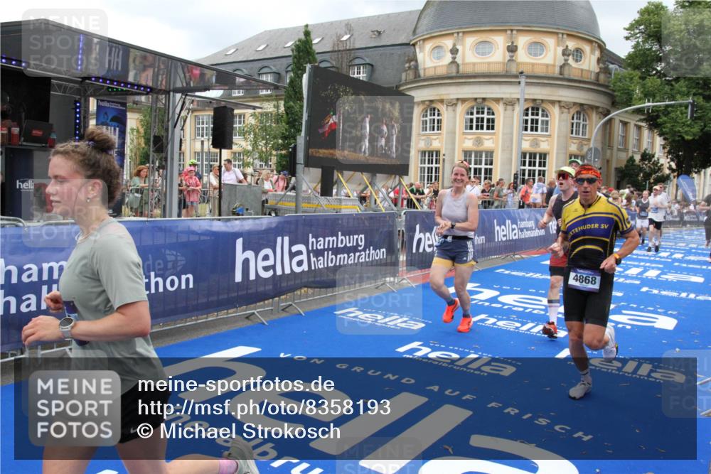 29.06.2025 - hella hamburg halbmarathon Michael Strokosch http://msf.ph/oto/8358193 29.06.2025 10:54:34 Ziel 2474, 3794, 4868, 5259, 7129, 8798, 11009, 11797, 11799, 12321, 12607, 15146, 19067 meine-sportfotos.de