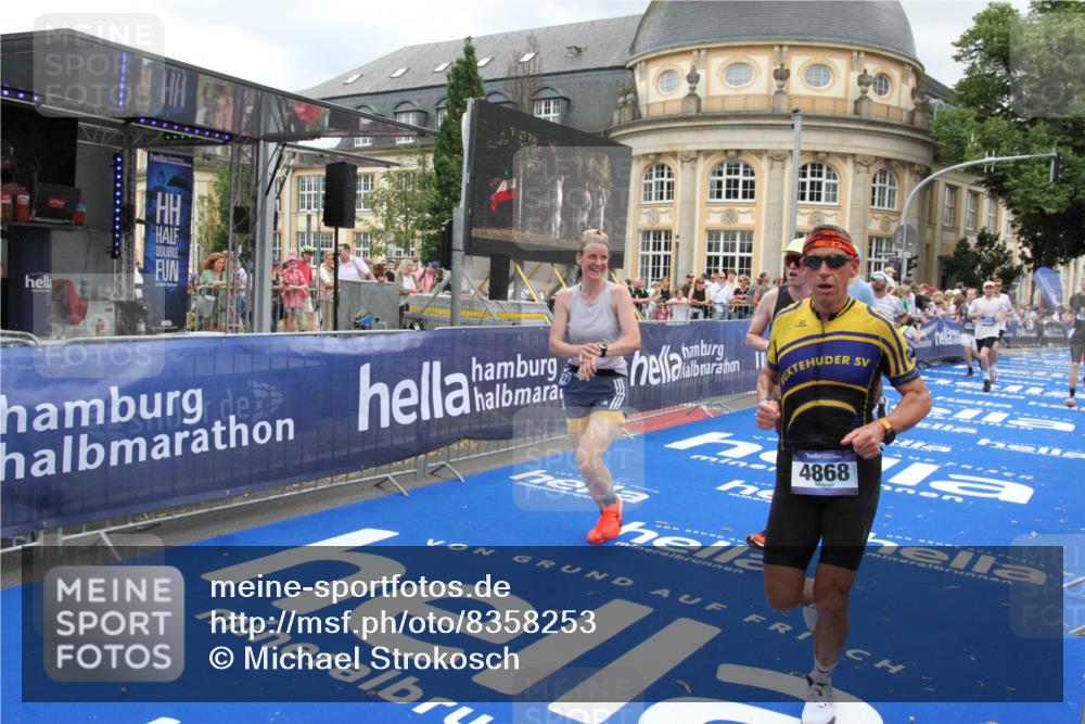 29.06.2025 - hella hamburg halbmarathon Michael Strokosch http://msf.ph/oto/8358253 29.06.2025 10:54:34 Ziel 2474, 3794, 4868, 5259, 7129, 8798, 11009, 11797, 11799, 12321, 12607, 15146, 19067 meine-sportfotos.de