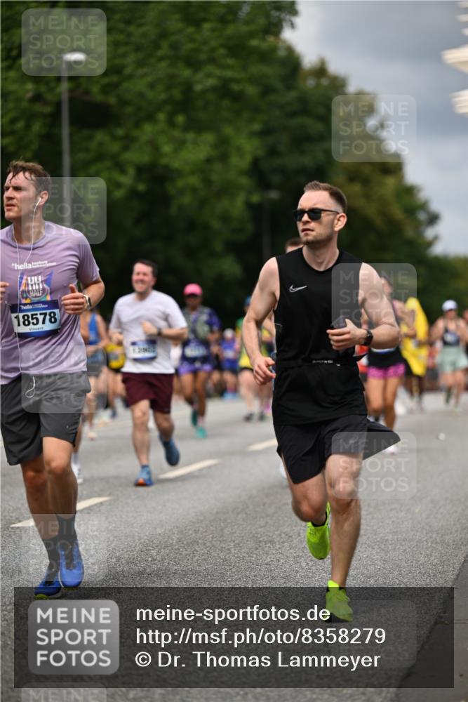 29.06.2025 - hella hamburg halbmarathon Dr. Thomas Lammeyer http://msf.ph/oto/8358279 29.06.2025 10:41:14 Kennedybrücke 56, 1022, 1118, 1253, 1488, 1490, 1597, 1948, 1952, 2072, 2552, 2811, 3165, 3230, 3398, 3428, 3714, 3873, 3895, 4733, 5224, 5560, 5786, 5789, 6359, 6804, 7202, 7235, 7707, 7773, 7823, 8257, 8258, 8315, 8936, 8937, 9918, 10024, 10112, 10123, 10762, 10862, 10931 meine-sportfotos.de