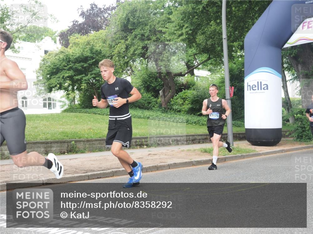 29.06.2025 - hella hamburg halbmarathon KatJ http://msf.ph/oto/8358292 29.06.2025 10:22:11 Zwischen KM18-KM19 4749, 7723 meine-sportfotos.de