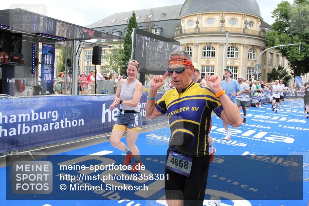 29.06.2025 - hella hamburg halbmarathon Michael Strokosch http://msf.ph/oto/8358301 29.06.2025 10:54:35 Ziel 2474, 3794, 4868, 5259, 7129, 8798, 10040, 10368, 10376, 11797, 11799, 12607, 15146 meine-sportfotos.de