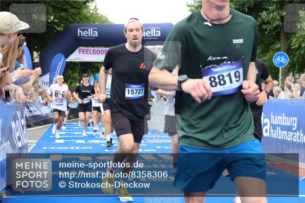 29.06.2025 - hella hamburg halbmarathon Strokosch-Dieckow http://msf.ph/oto/8358306 29.06.2025 10:51:46 Ziel 2396, 2818, 2823, 2880, 4297, 6286, 7224, 8710, 8819, 8856, 9793, 9959, 12224, 13799, 14458, 15427, 15496, 15727, 15831, 15899, 16907, 17682, 17815, 17962, 19053, 19137 meine-sportfotos.de