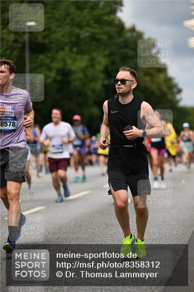 29.06.2025 - hella hamburg halbmarathon Dr. Thomas Lammeyer http://msf.ph/oto/8358312 29.06.2025 10:41:14 Kennedybrücke 56, 1022, 1118, 1253, 1488, 1490, 1597, 1948, 1952, 2072, 2552, 2811, 3165, 3230, 3398, 3428, 3714, 3873, 3895, 4733, 5224, 5560, 5786, 5789, 6359, 6804, 7202, 7235, 7707, 7773, 7823, 8257, 8258, 8315, 8936, 8937, 9918, 10024, 10112, 10123, 10762, 10862, 10931 meine-sportfotos.de