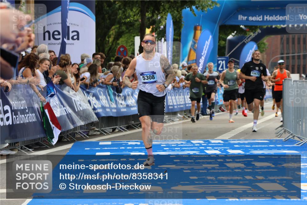 29.06.2025 - hella hamburg halbmarathon Strokosch-Dieckow http://msf.ph/oto/8358341 29.06.2025 10:29:54 Ziel 5308, 15672, 19202 meine-sportfotos.de