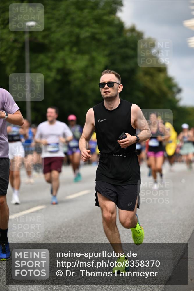 29.06.2025 - hella hamburg halbmarathon Dr. Thomas Lammeyer http://msf.ph/oto/8358370 29.06.2025 10:41:15 Kennedybrücke 56, 1022, 1118, 1253, 1488, 1490, 1597, 1948, 1952, 2072, 2552, 2811, 3165, 3230, 3398, 3428, 3714, 3873, 3895, 4733, 5224, 5560, 5786, 5789, 6804, 7202, 7235, 7707, 7773, 7823, 8257, 8258, 8315, 8936, 8937, 9055, 9918, 10024, 10112, 10123, 10762, 10862, 10931 meine-sportfotos.de