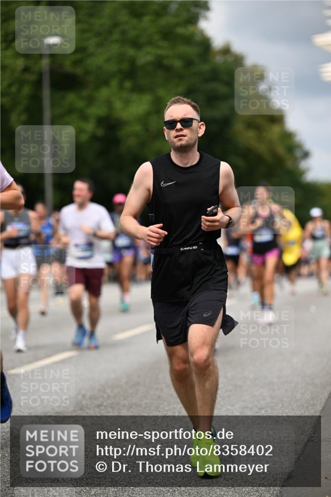 29.06.2025 - hella hamburg halbmarathon Dr. Thomas Lammeyer http://msf.ph/oto/8358402 29.06.2025 10:41:15 Kennedybrücke 56, 1022, 1118, 1253, 1488, 1490, 1597, 1948, 1952, 2072, 2552, 2811, 3165, 3230, 3398, 3428, 3714, 3873, 3895, 4733, 5224, 5560, 5786, 5789, 6804, 7202, 7235, 7707, 7773, 7823, 8257, 8258, 8315, 8936, 8937, 9055, 9918, 10024, 10112, 10123, 10762, 10862, 10931 meine-sportfotos.de