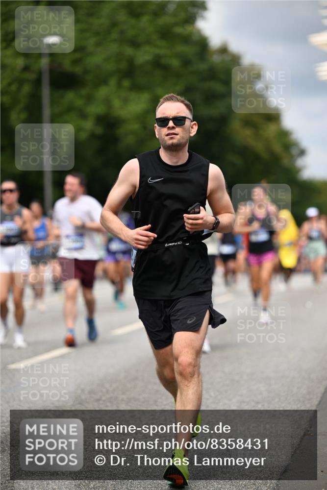 29.06.2025 - hella hamburg halbmarathon Dr. Thomas Lammeyer http://msf.ph/oto/8358431 29.06.2025 10:41:15 Kennedybrücke 56, 1022, 1118, 1253, 1488, 1490, 1597, 1948, 1952, 2072, 2552, 2811, 3165, 3230, 3398, 3428, 3714, 3873, 3895, 4733, 5224, 5560, 5786, 5789, 6804, 7202, 7235, 7707, 7773, 7823, 8257, 8258, 8315, 8936, 8937, 9055, 9918, 10024, 10112, 10123, 10762, 10862, 10931 meine-sportfotos.de