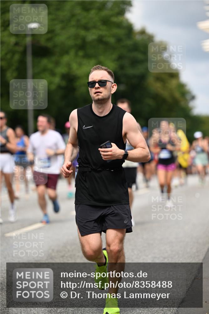 29.06.2025 - hella hamburg halbmarathon Dr. Thomas Lammeyer http://msf.ph/oto/8358488 29.06.2025 10:41:15 Kennedybrücke 56, 1022, 1118, 1253, 1488, 1490, 1597, 1948, 1952, 2072, 2552, 2811, 3165, 3230, 3398, 3428, 3714, 3873, 3895, 4733, 5224, 5560, 5786, 5789, 6804, 7202, 7235, 7707, 7773, 7823, 8257, 8258, 8315, 8936, 8937, 9055, 9918, 10024, 10112, 10123, 10762, 10862, 10931 meine-sportfotos.de