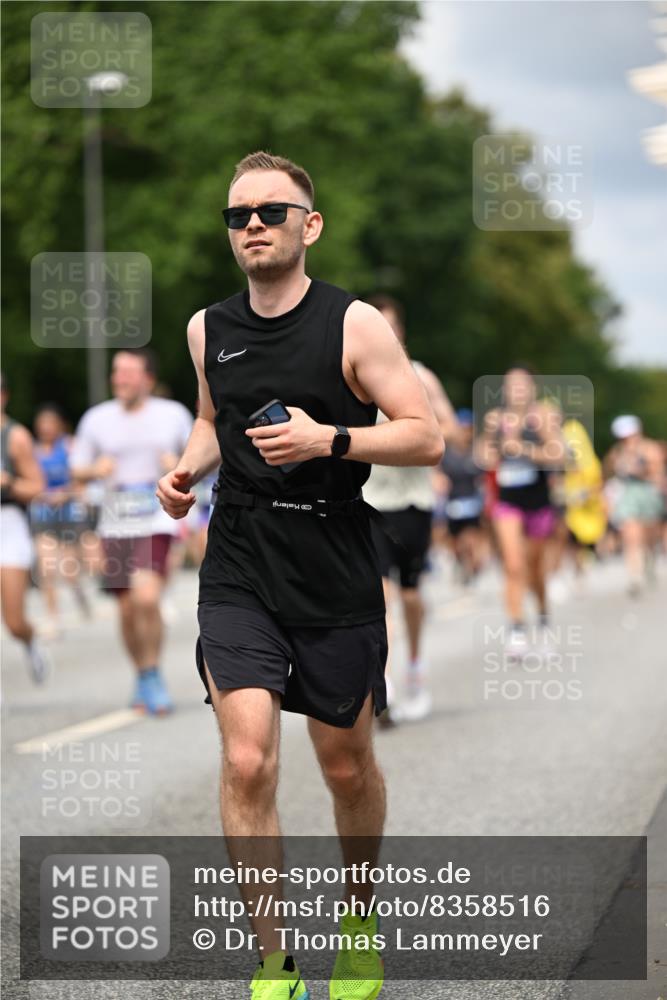29.06.2025 - hella hamburg halbmarathon Dr. Thomas Lammeyer http://msf.ph/oto/8358516 29.06.2025 10:41:15 Kennedybrücke 56, 1022, 1118, 1253, 1488, 1490, 1597, 1948, 1952, 2072, 2552, 2811, 3165, 3230, 3398, 3428, 3714, 3873, 3895, 4733, 5224, 5560, 5786, 5789, 6804, 7202, 7235, 7707, 7773, 7823, 8257, 8258, 8315, 8936, 8937, 9055, 9918, 10024, 10112, 10123, 10762, 10862, 10931 meine-sportfotos.de