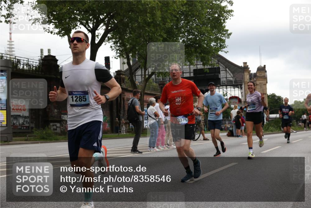 29.06.2025 - hella hamburg halbmarathon Yannick Fuchs http://msf.ph/oto/8358546 29.06.2025 10:53:08 20KM 1285, 1642, 2006, 2348, 2584, 2677, 2855, 2957, 2978, 3181, 3279, 3983, 4088, 4592, 5347, 5633, 5885, 6087, 6202, 6208, 6220, 6438, 6636, 6997, 7031, 7223, 7476, 8290, 8929, 9655, 10036, 10759, 10896, 10943, 11935, 11938, 12206, 12261, 12564, 12633, 13407, 13583, 14375, 14567, 14631, 14732, 14902, 14914, 14965, 15232, 15240, 15263, 15284, 15824, 16160, 16341, 16563, 16910, 16980, 17017, 17346, 17503, 17630, 18153, 18232, 18266, 18327, 18467, 18954, 19015, 19160 meine-sportfotos.de