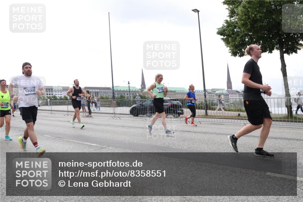 29.06.2025 - hella hamburg halbmarathon Lena Gebhardt http://msf.ph/oto/8358551 29.06.2025 10:39:06 Lombardsbrücke 783, 13060, 9708, 56, 1232, 1390, 1451, 1760, 1856, 1883, 2092, 2524, 2534, 2571, 2574, 2693, 2843, 2893, 2998, 3275, 3307, 3323, 3726, 3727, 3745, 3927, 4028, 4257, 4259, 4260, 4316, 4320, 4410, 4523, 4603, 4659, 4882, 4964, 5913, 6062, 6112, 6342, 6343, 6611, 6875, 7263, 7341, 7501, 7506, 7524, 7589, 7815, 7849, 8203, 8243, 8367, 8457, 8783, 9393, 9420, 9446, 9708, 9974, 9977, 10001, 10072, 10315, 10516, 10554, 13060 meine-sportfotos.de