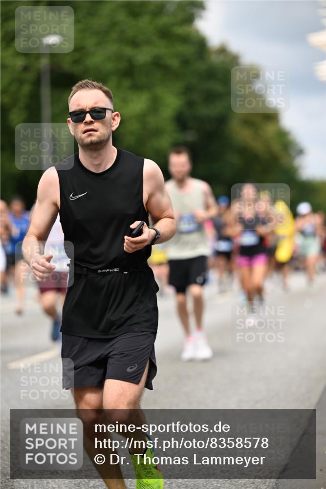 29.06.2025 - hella hamburg halbmarathon Dr. Thomas Lammeyer http://msf.ph/oto/8358578 29.06.2025 10:41:15 Kennedybrücke 56, 1022, 1118, 1253, 1488, 1490, 1597, 1948, 1952, 2072, 2552, 2811, 3165, 3230, 3398, 3428, 3714, 3873, 3895, 4733, 5224, 5560, 5786, 5789, 6804, 7202, 7235, 7707, 7773, 7823, 8257, 8258, 8315, 8936, 8937, 9055, 9918, 10024, 10112, 10123, 10762, 10862, 10931 meine-sportfotos.de