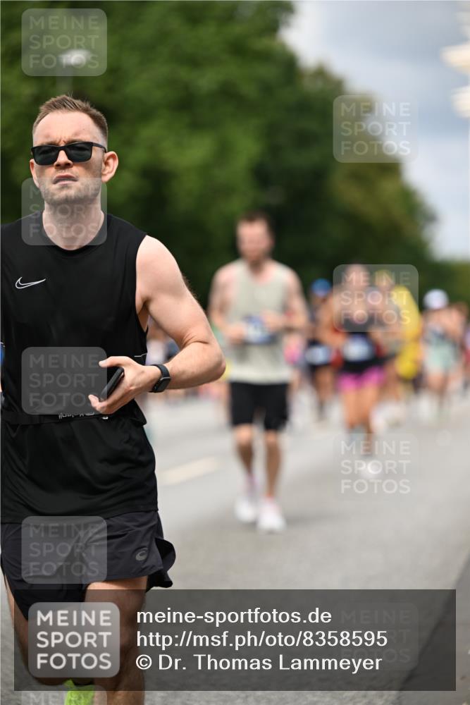 29.06.2025 - hella hamburg halbmarathon Dr. Thomas Lammeyer http://msf.ph/oto/8358595 29.06.2025 10:41:16 Kennedybrücke 56, 1022, 1118, 1253, 1488, 1490, 1597, 1948, 1952, 2072, 2552, 2811, 3165, 3230, 3398, 3428, 3714, 3873, 4733, 5224, 5560, 5786, 5789, 6804, 7202, 7235, 7707, 7773, 7823, 8257, 8258, 8315, 8936, 8937, 9054, 9055, 9918, 10024, 10112, 10762, 10798, 10862, 10931 meine-sportfotos.de