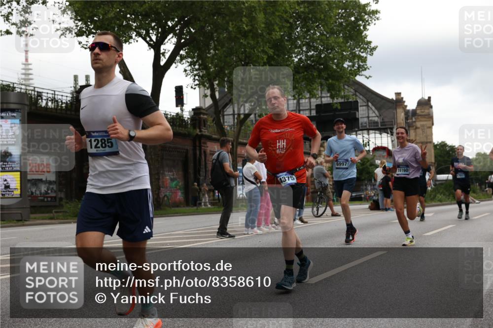 29.06.2025 - hella hamburg halbmarathon Yannick Fuchs http://msf.ph/oto/8358610 29.06.2025 10:53:08 20KM 1285, 1642, 2006, 2348, 2584, 2677, 2855, 2957, 2978, 3181, 3279, 3983, 4088, 4592, 5347, 5633, 5885, 6087, 6202, 6208, 6220, 6438, 6636, 6997, 7031, 7223, 7476, 8290, 8929, 9655, 10036, 10759, 10896, 10943, 11935, 11938, 12206, 12261, 12564, 12633, 13407, 13583, 14375, 14567, 14631, 14732, 14902, 14914, 14965, 15232, 15240, 15263, 15284, 15824, 16160, 16341, 16563, 16910, 16980, 17017, 17346, 17503, 17630, 18153, 18232, 18266, 18327, 18467, 18954, 19015, 19160 meine-sportfotos.de