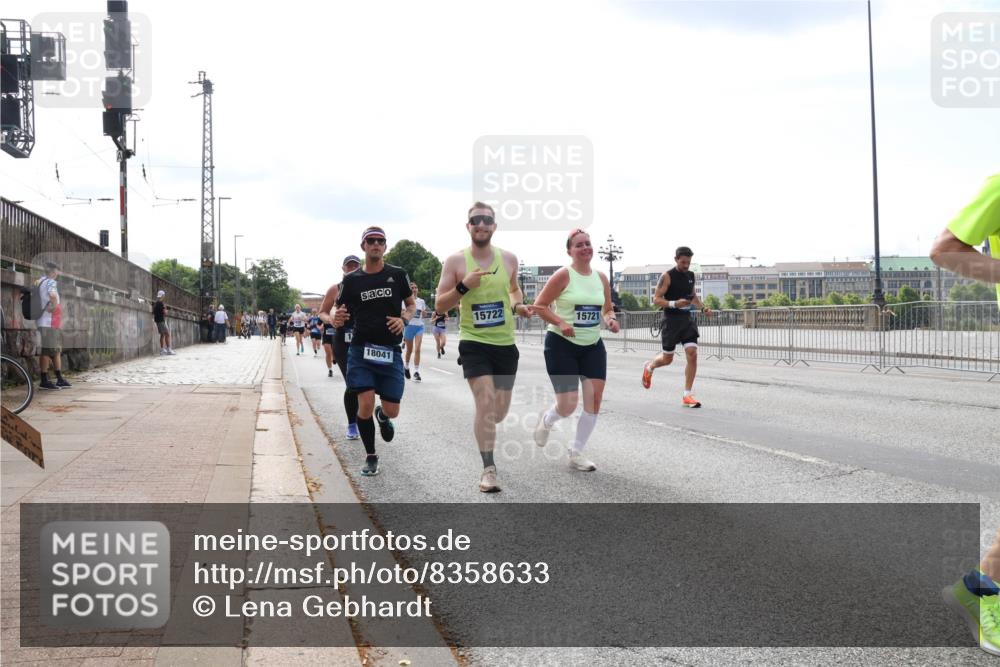 29.06.2025 - hella hamburg halbmarathon Lena Gebhardt http://msf.ph/oto/8358633 29.06.2025 10:14:02 Lombardsbrücke 18041, 15722, 15721, 1131, 1194, 1480, 1890, 2055, 2359, 2721, 2904, 2987, 3939, 4001, 4032, 4795, 4962, 5232, 5631, 5719, 6026, 6089, 6287, 6710, 6717, 7442, 7462, 7913, 7991, 8001, 8057, 8409, 8673, 8892, 9128, 9631, 9845, 9886, 10442, 10443, 10977, 11441, 11987, 12313, 12797, 12928, 12929, 12938, 13285, 13788, 15085, 15482, 15663, 15721, 15722, 15840, 16491, 17439, 17472, 17985, 18041, 18231, 18236, 18239 meine-sportfotos.de