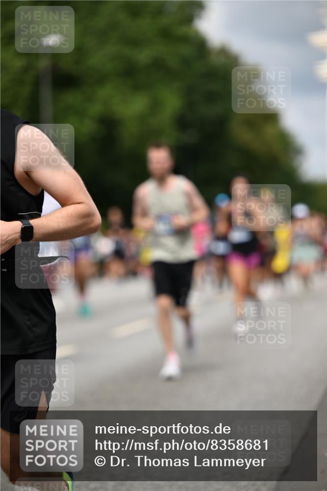 29.06.2025 - hella hamburg halbmarathon Dr. Thomas Lammeyer http://msf.ph/oto/8358681 29.06.2025 10:41:16 Kennedybrücke 56, 1022, 1118, 1253, 1488, 1490, 1597, 1948, 1952, 2072, 2552, 2811, 3165, 3230, 3398, 3428, 3714, 3873, 4733, 5224, 5560, 5786, 5789, 6804, 7202, 7235, 7707, 7773, 7823, 8257, 8258, 8315, 8936, 8937, 9054, 9055, 9918, 10024, 10112, 10762, 10798, 10862, 10931 meine-sportfotos.de